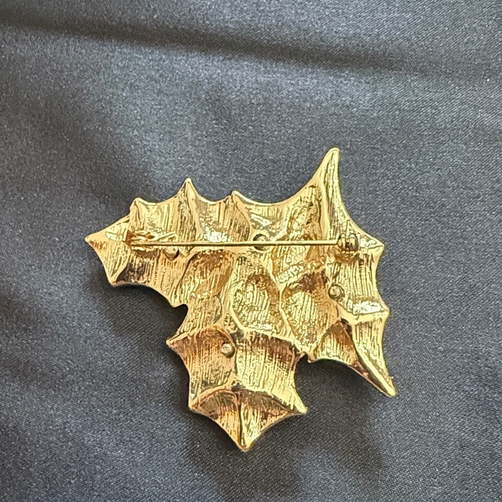 Vintage Christmas Holly & Present Brooches and Rhinestone Tree Post Earrings - Picture 3 of 9